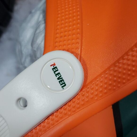 Mega Crush 7 Eleven x Crocs orange and green Mens 6, Womens 8 - Picture 6 of 14